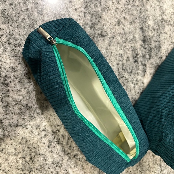 NWT 2pc cosmetic bag set - Picture 4 of 5